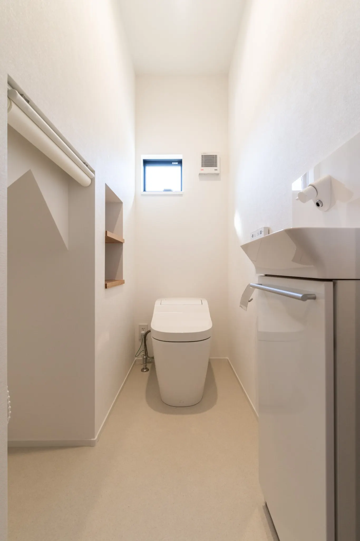 アクセントクロスを取り入れたトイレ施工例